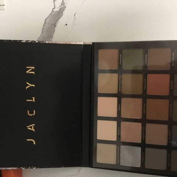 Jacklyn cosmetics luxe legacy palette! - Picture 4 of 4